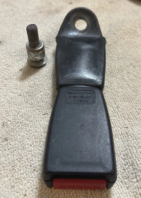 RECEPTOR CINTURÓN SEGURIDAD TRASERO USADO ORIGINAL PORSCHE 911 964 993 944 968 Excelente forma Foto 1 de 4