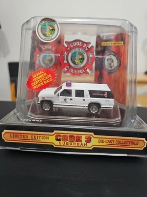 Code 3 Collectibles Las Vegas Fire Dept. Battalion #4 Chevrolet Suburban 12407 - Image 1 of 4
