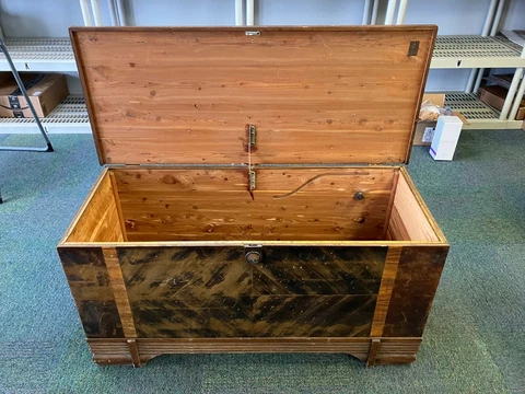 Vintage Cavalier Corporation Wood Cedar Chest 44" X 18" X 22" Cover