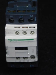 Schneider Electric LC1D32 32A, 20PS bei 480VAC, bis 100kA SCCR, 3 Phasen, 3 N - Bild 1 von 5
