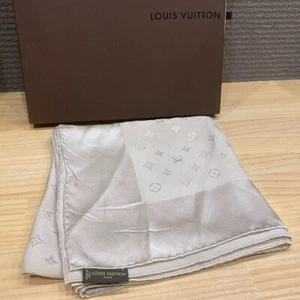 Bufanda de seda Louis Vuitton 402336 monograma beige con caja original usada de Japón - Imagen 1 de 6