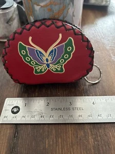 Nuevo bolso de monedas artesanal de cuero rojo con diseño de mariposa con cremalleras con cordones - Imagen 1 de 6