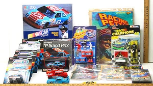 Vintage Richard Petty Sr Mixed Memorabilia Lot Die Cast+Model+Puzzle+Comics+Mags - Picture 1 of 10
