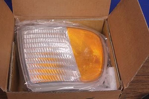 Depo 331-1538R-USN Ford Passenger Side Replacement Parking/Signal Light - Picture 1 of 4
