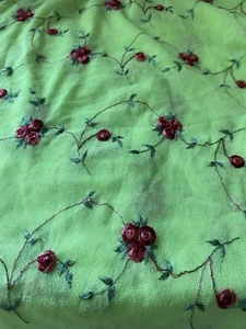 Green chiffon stretch embroidered rose fabric 62 inches wide by 1 yard 18 inches - Picture 1 of 3