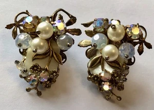 VINTAGE ALICE CAVINESS SIGNED BOREALIS RHINESTONE AND PEARL EARRINGS R18 - Picture 1 of 2