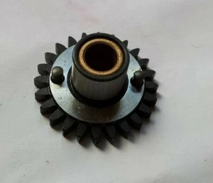 MUREX / ESAB / TECARC / MILLER / MIG WELDER GEARED ADAPTOR. (GEAR FOR ROLLER) - Picture 1 of 1
