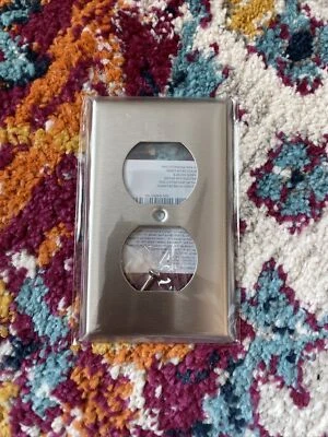 LEVITON 84003-40 TOMA DÚPLEX RECEPTÁCULO PLACA DE PARED, 1 BANDA, ACERO INOXIDABLE NUEVO Foto 1 de 3