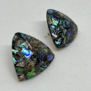 Orecchini vintage mosaico intarsiato abalone conchiglia su legno triangolo traforato blu verde - Foto 1 di 5