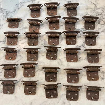 Лот из 28 петель для шкафа со смещением Amerock; позолоченная медь; самозакрывающиеся сделано в США - Изображение 1 из 4