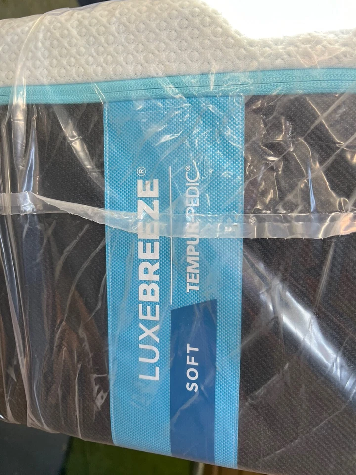 King Tempur-Pedic TEMPUR-LuxeBreeze 2.0 Soft Mattress 10 Degrees Cooler - Image 1 of 1