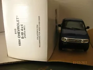 1994 CHEVROLET S-10 4x4 PICKUP 1/25 scale PROMO BY AMT /ERTL, PURPLE MET. W/BOX - Picture 1 of 10