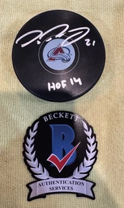 Peter Forsberg Autographed Colorado Avalanche Hockey Puck HOF 14 Witness Beckett - Picture 1 of 5