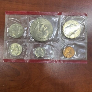 1977-D Uncirculated 6 Coin US Mint Set Excellent Condition - Picture 1 of 8