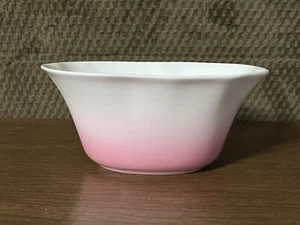 Villeroy & Boch 1748 Classic Collection Mira Colore 5 3/4" Sauce Boat Bowl Pink - Picture 1 of 8