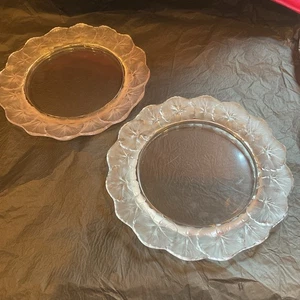 2 Lalique Honfleur Crystal Frosted Plates Geranium Leaf Design Signed Retired - Picture 1 of 6