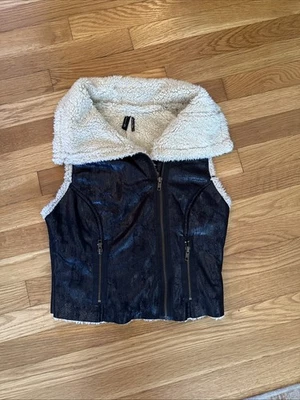 Chaleco ZIO Negro Imitación Cuero Asimétrico Recortado Sherpa Forrado Mujer’s Pequeño Foto 1 de 4