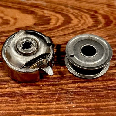 Máquina de Coser Blanca Rotativa Modelo 77 Bobina Estuche con Bobina Foto 1 de 4