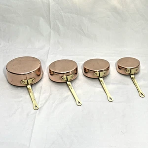 Taza medidora vintage de cobre y latón (juego de 4) - anidación - cobre de mediados de siglo - Imagen 1 de 14