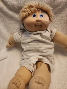 Vintage Cabbage Patch Kids Short Brown Hair Blue Eyed Doll 1986 Xavier Roberts - Foto 1 di 8