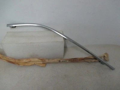 Mopar NOS 1972-73 Ply Dodge Chry Imperial Right Front Drip Trough MLDG 3680190 Foto 1 de 4