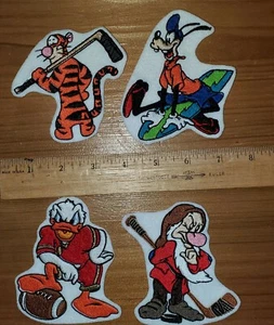 Disney Sports Bügelbild Patches - Tigger Goofy Donald Duck Grumpy Hockey Fußball - Bild 1 von 5