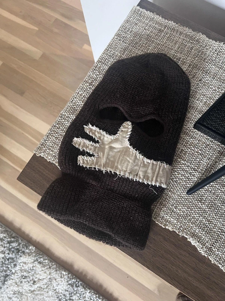 Mascarilla facial de mano Myaka Shiesty Foto 1 de 2