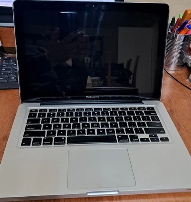 MacBook Pro 13 pollici fine 2011 i5, 2,4 GHz 2 Core 8 GB, non funzionante  - Immagine 1 di 4