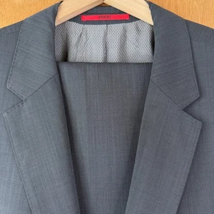 Hugo Boss Suit Mens 48R Gray Nailshead 2 Button Wool Blend Pants 42x28 Slim Fit - Picture 1 of 22