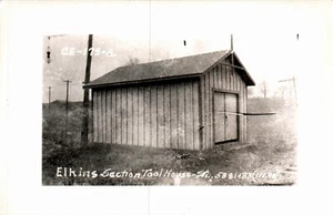 CARTOLINA RPPC FERROVIA SEZIONE ELKINS CASA ATTREZZI WEST VIRGINIA - Foto 1 di 2