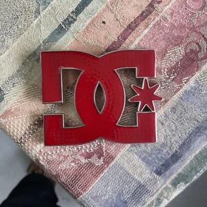 Red Dc Shoes Belt Buckle - Picture 1 of 6
