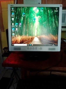 Acer 17" LCD Monitor Model AL1714 BUILT-IN Speakers. PSU, Audio Cable & VGA Lead - Picture 1 of 18