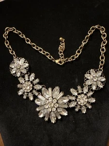 Stunning Rhinestone Floral Bib Necklace Goldtone Chain 16” (Lot# 435) - Picture 1 of 6