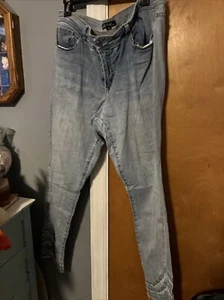 Charlie B Jeans Ruffle Fray Trim Light Wash Straight Leg Stretch 14 - Picture 1 of 6