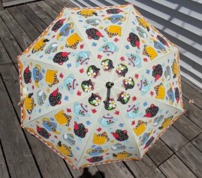 Bules de tecido Mary Engelbreit guarda-sol cabo de madeira curvo usado - Imagem 1 de 4