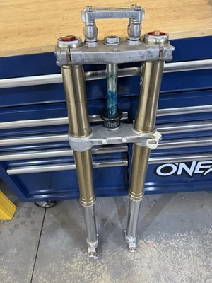 13-15 SUZUKI RMZ250 SHOWA SFF 48 ММ ВИЛКИ ПЕРЕДНЕЙ ПОДВЕСКИ И ТРОЙНЫЕ ЗАЖИМЫ RM250 - Изображение 1 из 4