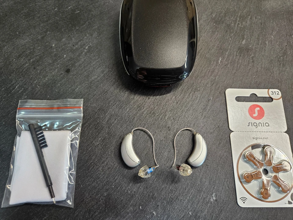 Unitron Moxi 500 North RIC hearing aids wireless/bluetooth - Image 1 of 1