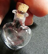 Botella de vidrio en miniatura en forma de corazón