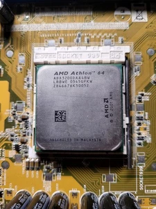Processore ADA3200DAA4BW AMD Athlon 64 3200+ 1-Core 2.00GHz 512KB L2 skt 939 - Foto 1 di 2
