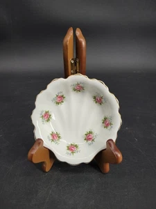 Vintage Royal Albert Bone China Forget Me Not Sea Shell Shaped Trinket Dish 5" - Picture 1 of 24