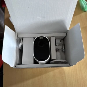 Arlo Essential Spotlight Telecamera Video 1080P Senza Fili - Bianco*Usato* - Foto 1 di 8