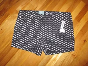 Neu mit Etikett Old Navy Pixie Damenshorts blau weiß wellig gestreift 3,5 Zoll Länge Größe 16 - Bild 1 von 5