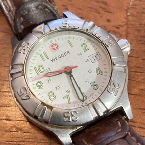 Reloj Mujer Wenger Ejército Suizo Estilo Militar Esfera Fecha 7028X Funciona con Batería Nueva - Imagen 1 de 10