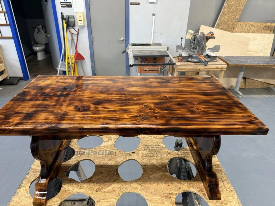 Mesa de cóctel vintage con caballete de pino. ¡¡Hermoso estado!!!  Foto 1 de 4