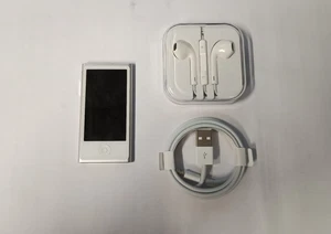 Apple iPod nano 7th Generation Silver (16GB) - Picture 1 of 5