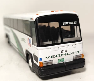 Autobús diecast 1:50 Corgi MCI 102 Vermont Greyhound 40189 - Imagen 1 de 9