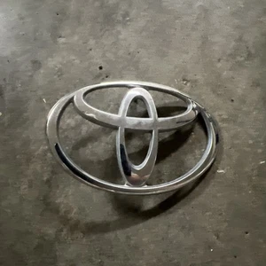 96 97 98 99 00 01 02 TOYOTA 4RUNNER LIMITED TRUNK LIFTGATE REAR EMBLEM Chrome - Picture 1 of 4