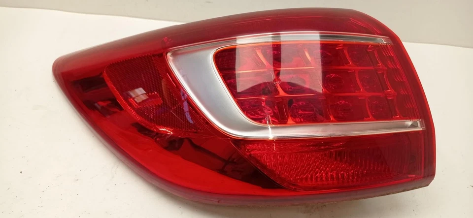 Enjoliveur Inf Feu Arriere Gauche pour KIA SPORTAGE (SL) Concept 4x2 20 125196 - Photo 1/4