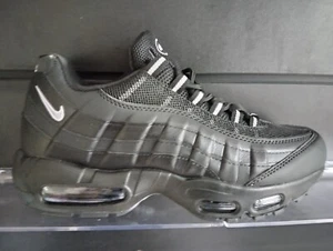 Mens UK Size 9 Air Max 95 Black/White - Picture 1 of 8