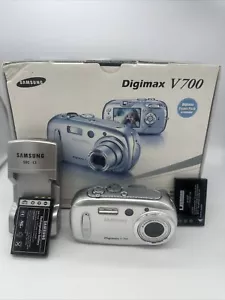 Samsung Digimax V700 7.1 MP Digital Camera - Silver - X2 Batteries + Box Manual - Picture 1 of 11